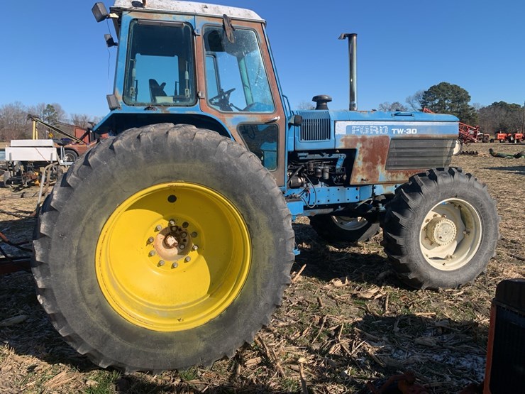 ford-tractor-image-3