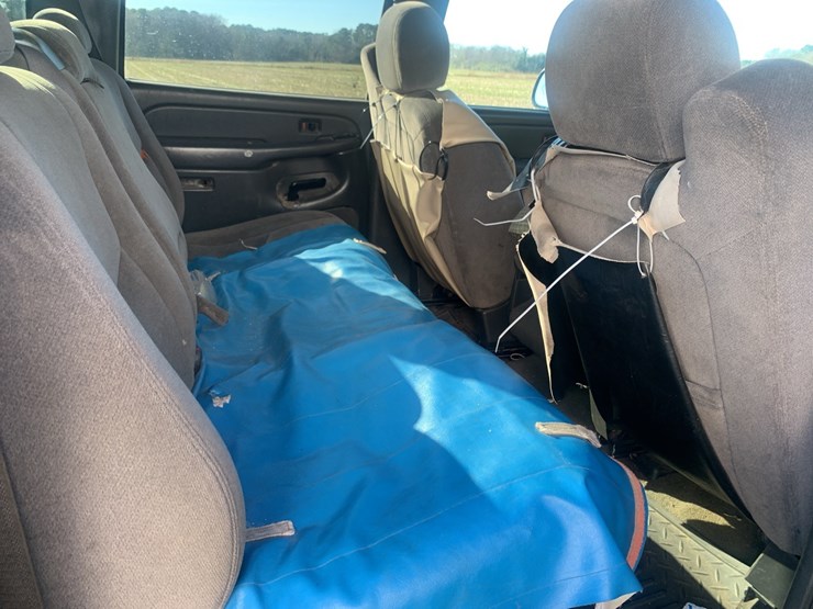 2005-gmc-sierra-2500hd-image-16