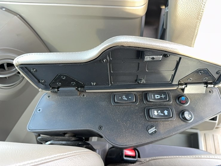 2022-john-deere-8r-410-image-59