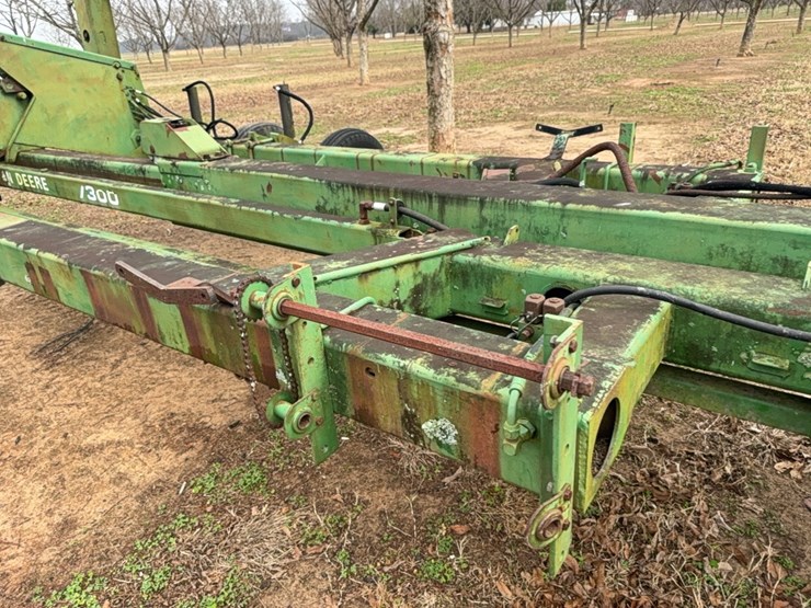 john-deere-7300-image-25