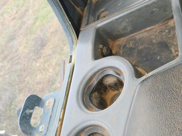 2016-deere-550k-image-25