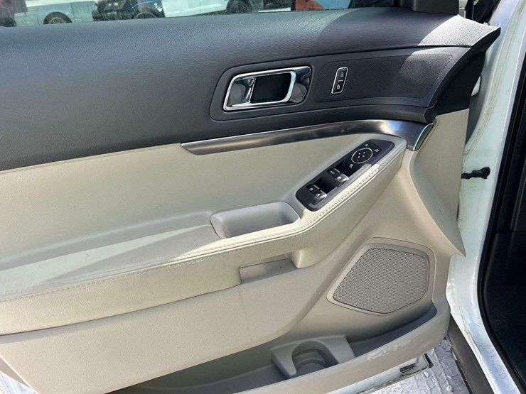 2014-ford-explorer-image-11