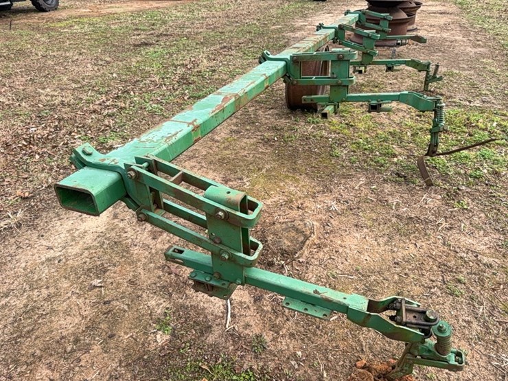 john-deere-cultivator-with-no-three-point-hitch-with-four-cultivator-units-image-10