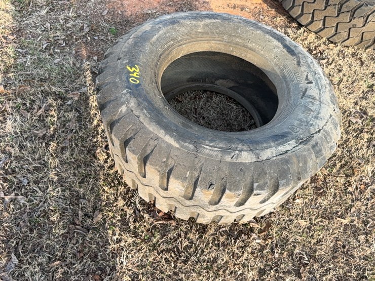 firestone-duplex-15–19.5-tire-image-6