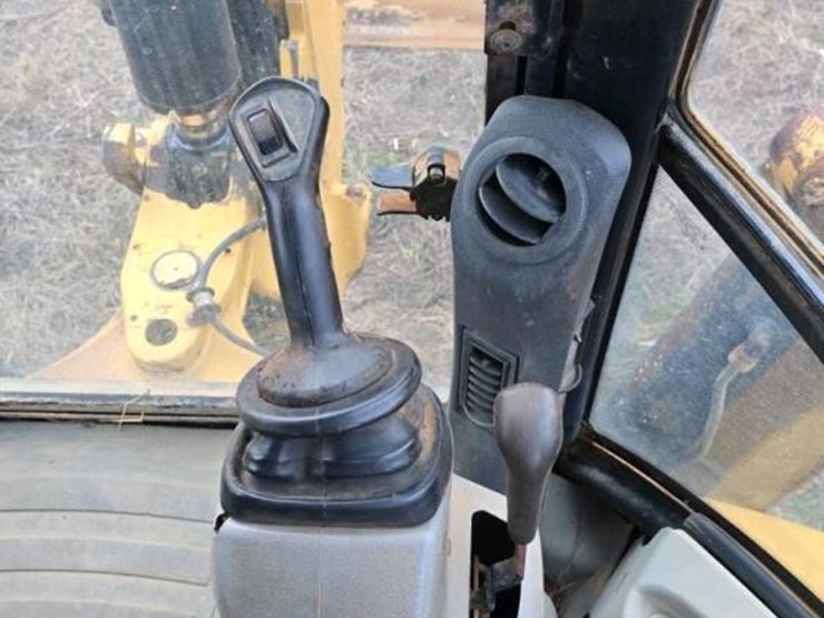 caterpillar-430e-image-21