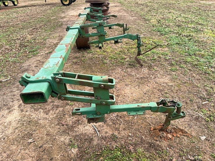 john-deere-cultivator-with-no-three-point-hitch-with-four-cultivator-units-image-8