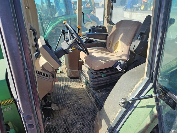 1996-john-deere-6400-image-17