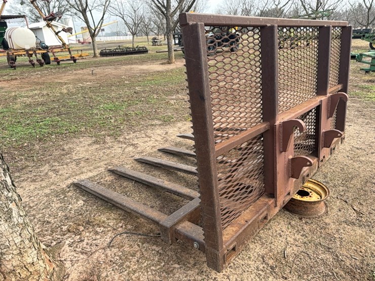 limb-forks-with-brush-guard-set-up-for-john-deere-loader-image-6