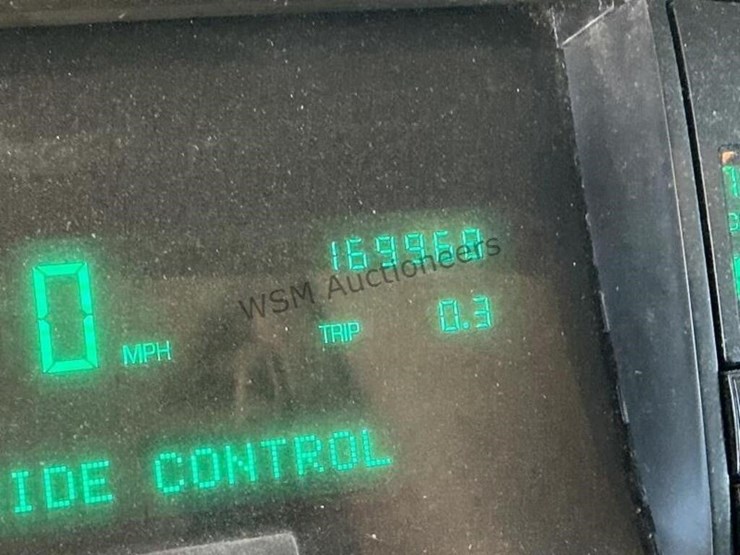 1994-cadillac-deville-concours-sdn-image-15