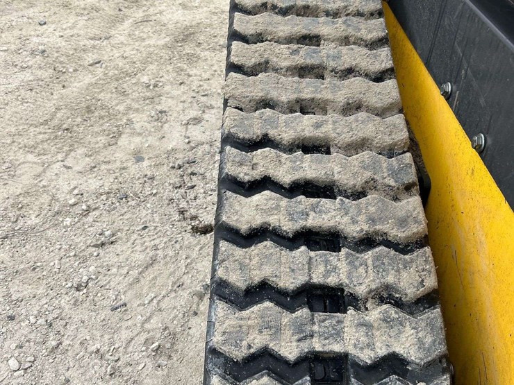 2023-new-holland-c327-image-21