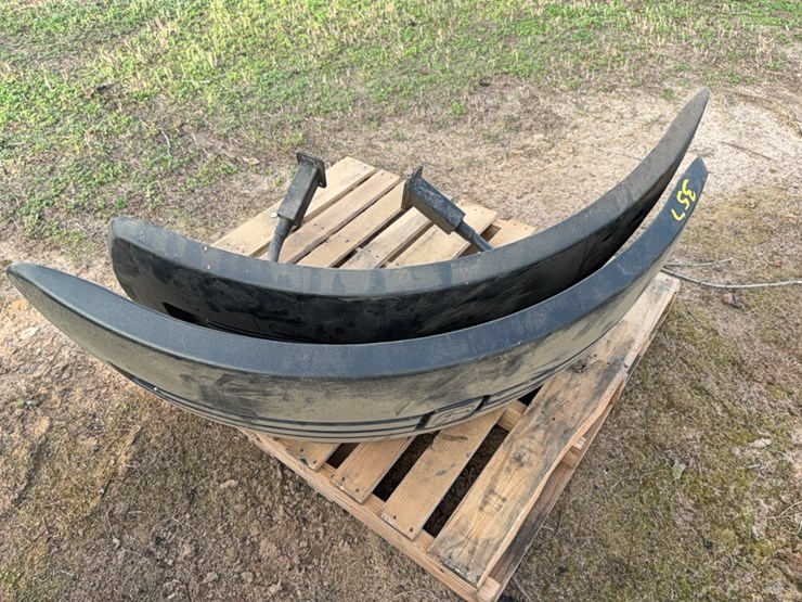 pair-of-john-deere-front-wheel-shields-(four-bolt-connection)-image-9