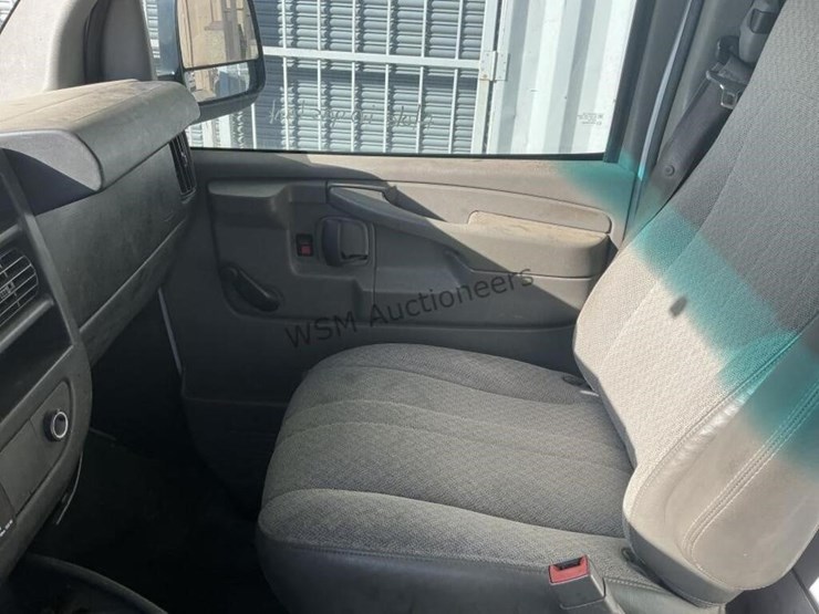 2015-chevrolet-express-3500-image-22