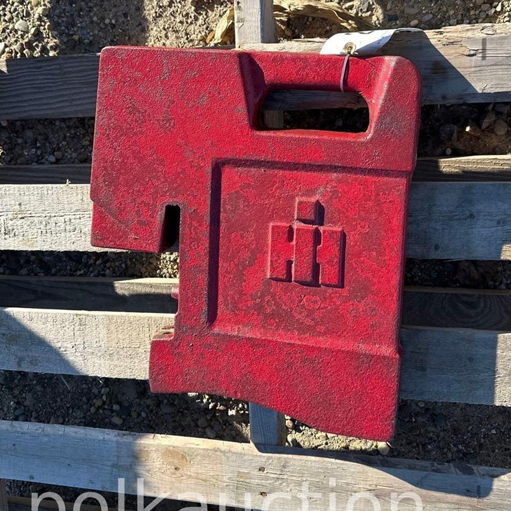 2642 - (1) IH SUITCASE WEIGHT