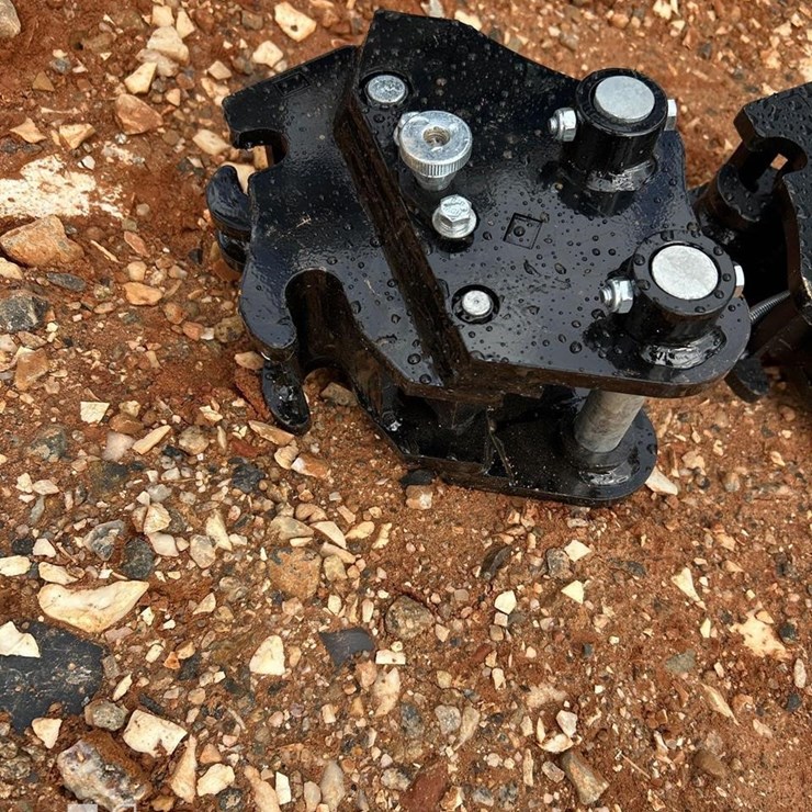 IRANCH MINI EXCAVATOR QUICK COUPLER