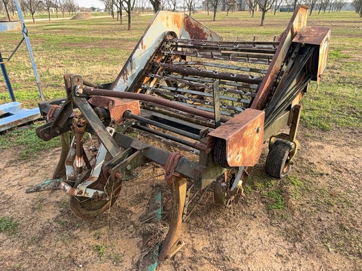 uft-2-row-peanut-digger/inverter-image-4