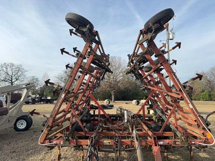 case-ih-tiger-mate-￼-field-cultivator-image-58
