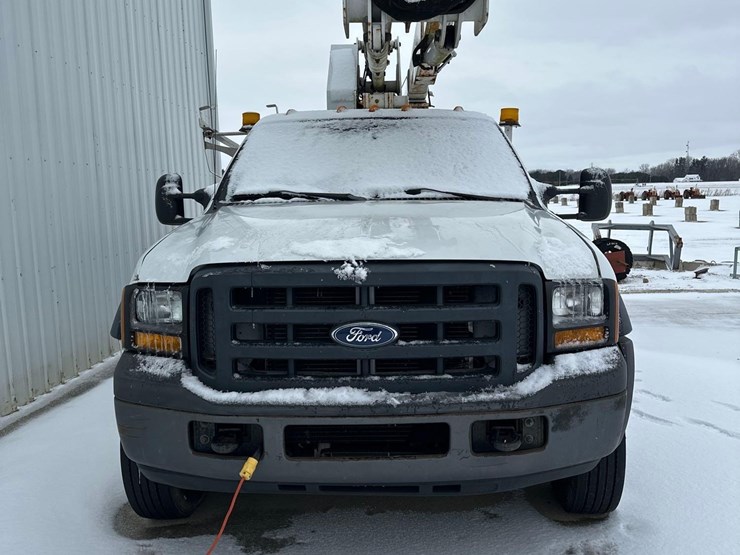 2734---(2006)-e-550-xl-superduty-bucket-truck-(vin#-1fdaf57p86eb82654)-image-2