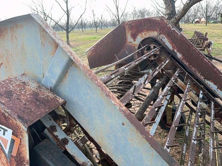 uft-2-row-peanut-digger/inverter-image-26