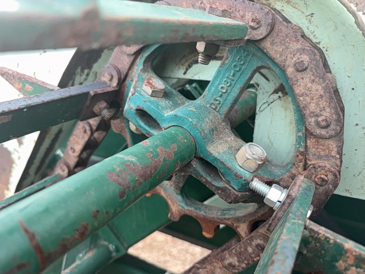 kmc-6-38-(6row-on-38”-only)-peanut-digger/inverter-image-38