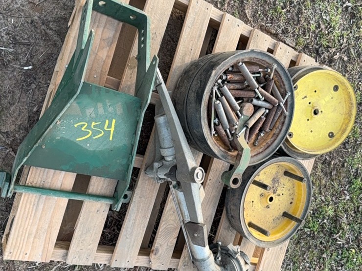 pallet-lot-of-planter-and-other-various-parts-image-12