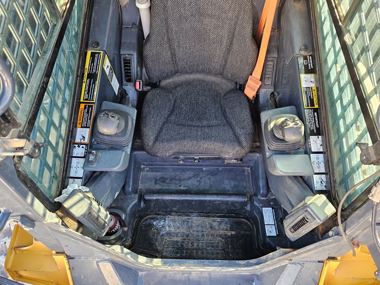 2020-deere-333g-image-9