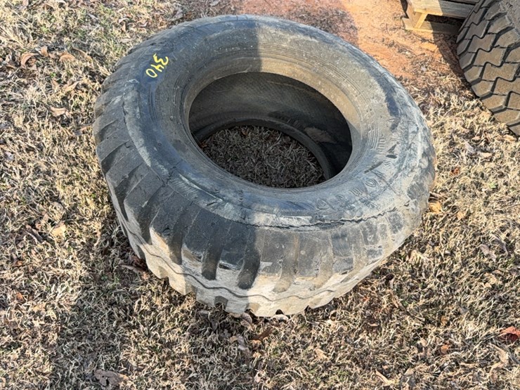 firestone-duplex-15–19.5-tire-image-7