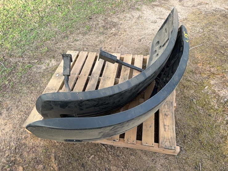 pair-of-john-deere-front-wheel-shields-(four-bolt-connection)-image-7