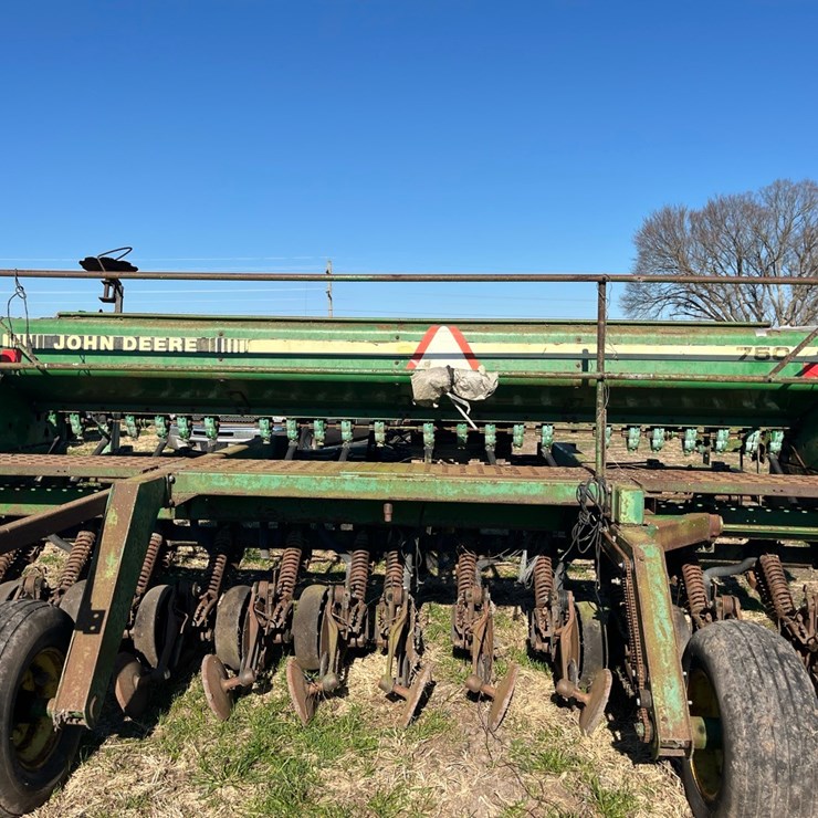 JOHN DEERE 750