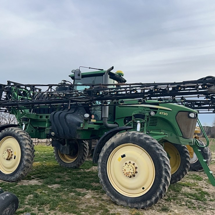 JOHN DEERE 4730 SPRAYER, 800 GALLON POLY TANK, 90' BOOMS WITH NO TIPS, 6914 HOURS, BEN THRU JOHN DEERE INSPECTION PROGRAM EACH YEAR