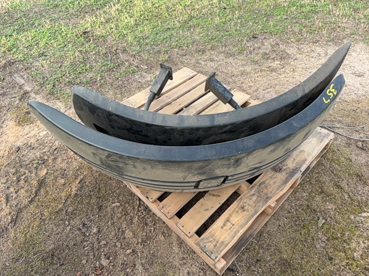 pair-of-john-deere-front-wheel-shields-(four-bolt-connection)-image-10