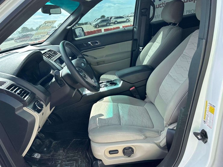 2014-ford-explorer-image-12