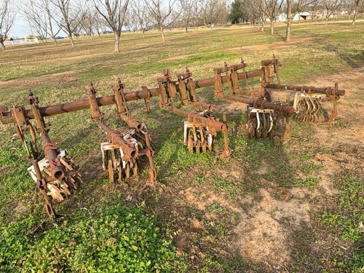 lilliston-4-row-rolling-cultivator-on-38”-rows-image-24