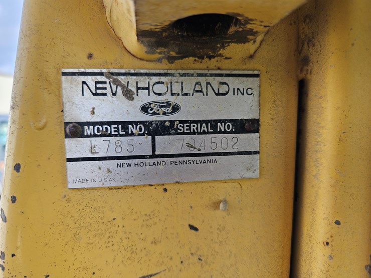 new-holland-l785-image-11