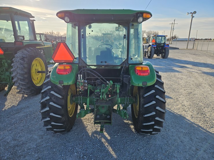 2020-john-deere-5075e-image-11