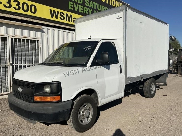 2015-chevrolet-express-3500-image-2