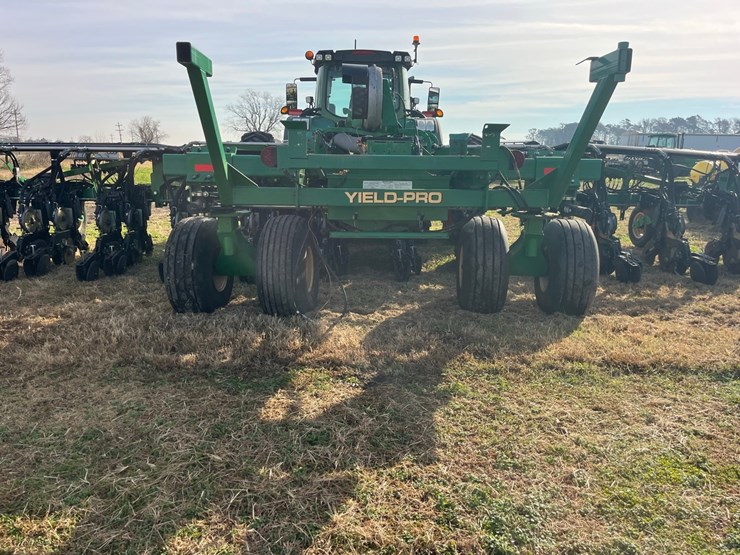 12-row-twin-row-great-plains-planter-image-13