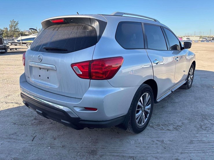 2017-nissan-pathfinder-image-3