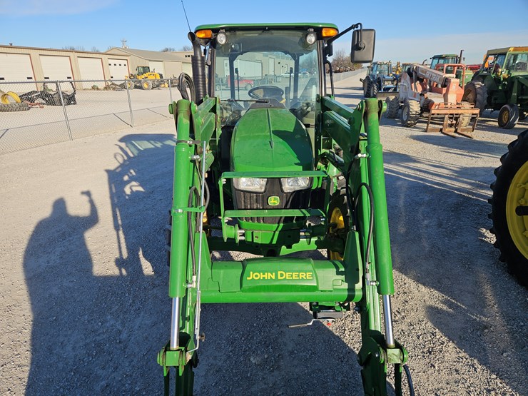 2020-john-deere-5075e-image-4