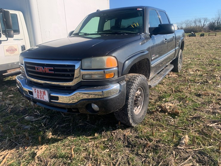 2005-gmc-sierra-2500hd-image-2