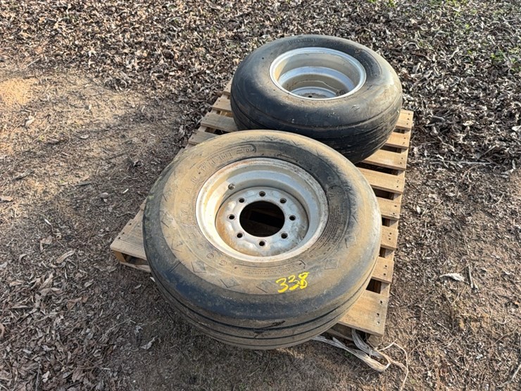 2--12.5-l-–-15-fl-high-floatation-tires-all-rims-(note-one-is-an-fl-and-one-is-an-sl)￼-image-2