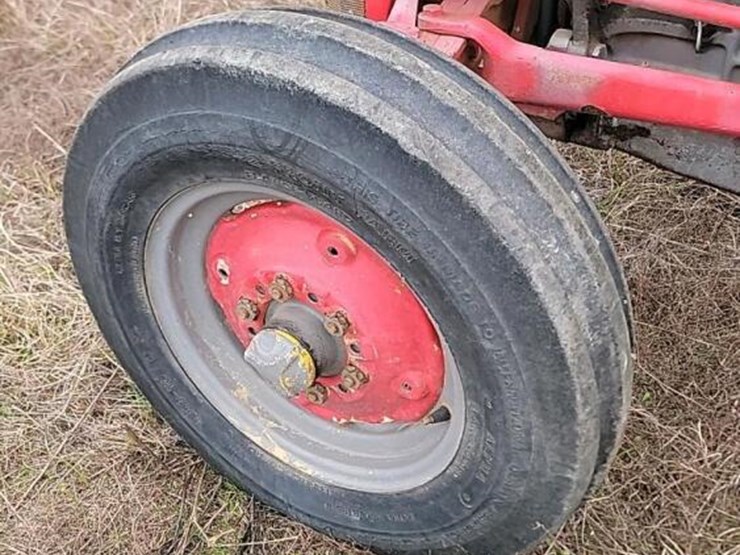 massey-ferguson-135-image-4
