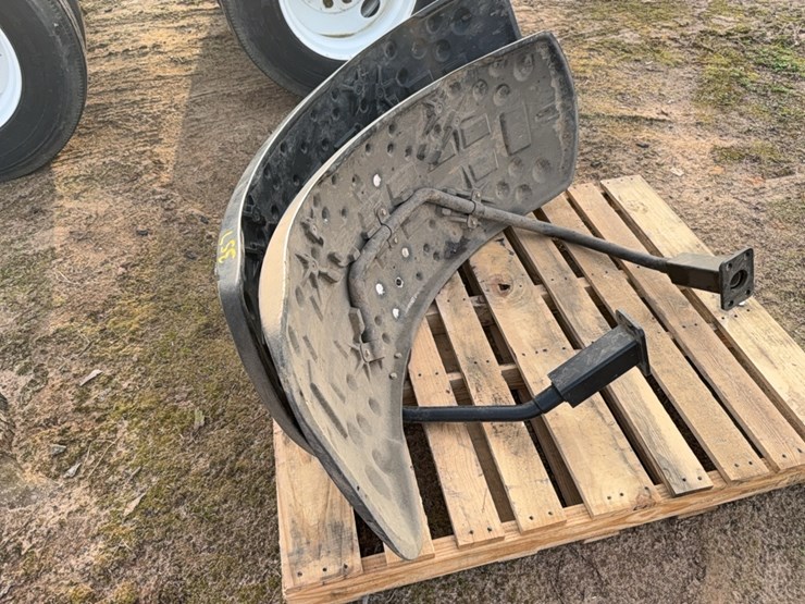 pair-of-john-deere-front-wheel-shields-(four-bolt-connection)-image-17