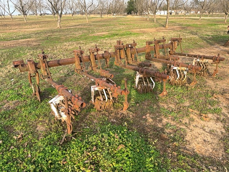 lilliston-4-row-rolling-cultivator-on-38”-rows-image-21