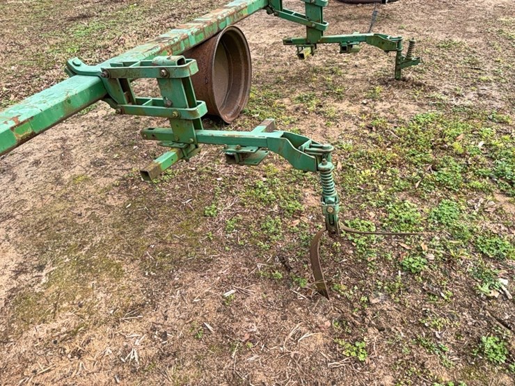 john-deere-cultivator-with-no-three-point-hitch-with-four-cultivator-units-image-15