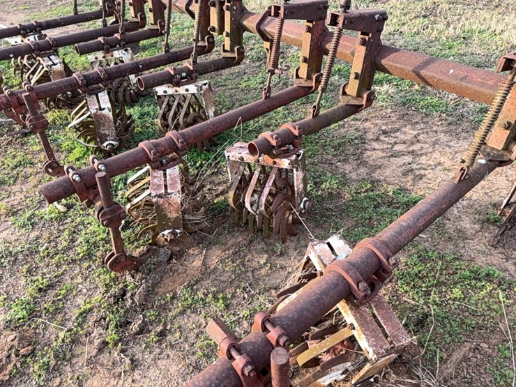 lilliston-4-row-rolling-cultivator-on-38”-rows-image-40