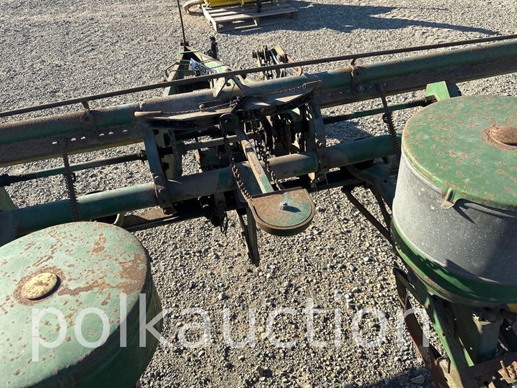 2623---john-deere-494a-4-row-planter-image-4