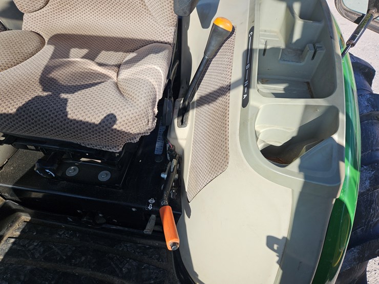 2014-john-deere-4044r-image-18