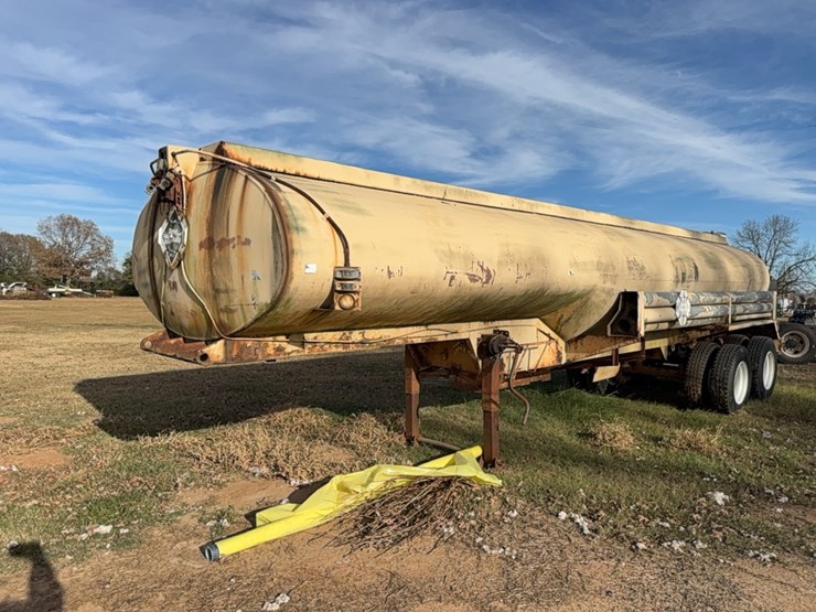 1968-us-army-semi-trailer-liquid-tanker-5000-gallon-image-2