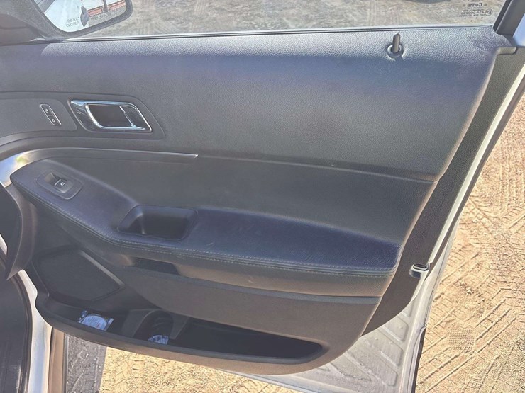 2017-ford-explorer-image-17