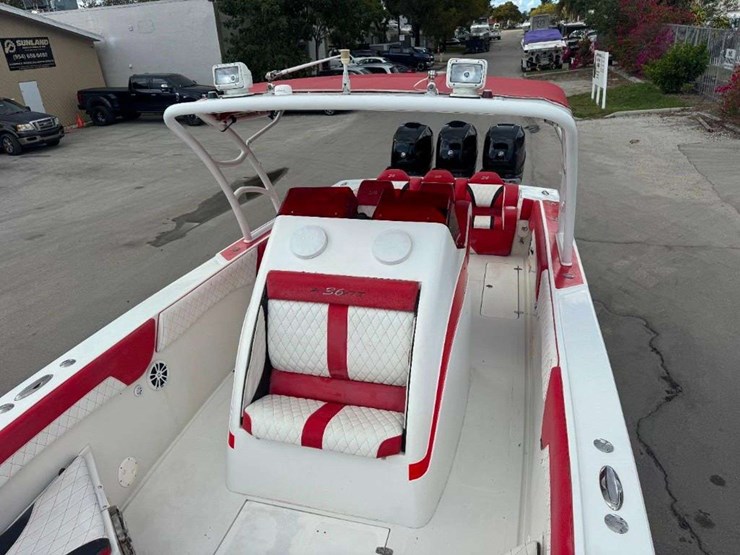 2007-avanti-36-boat-with-tri-axle-boat-trailer-image-14